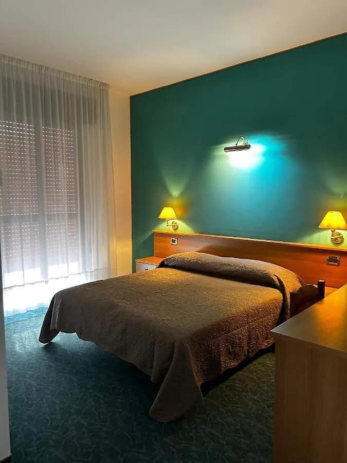 Hotel Rey'S مونتيجروتو تيرمي