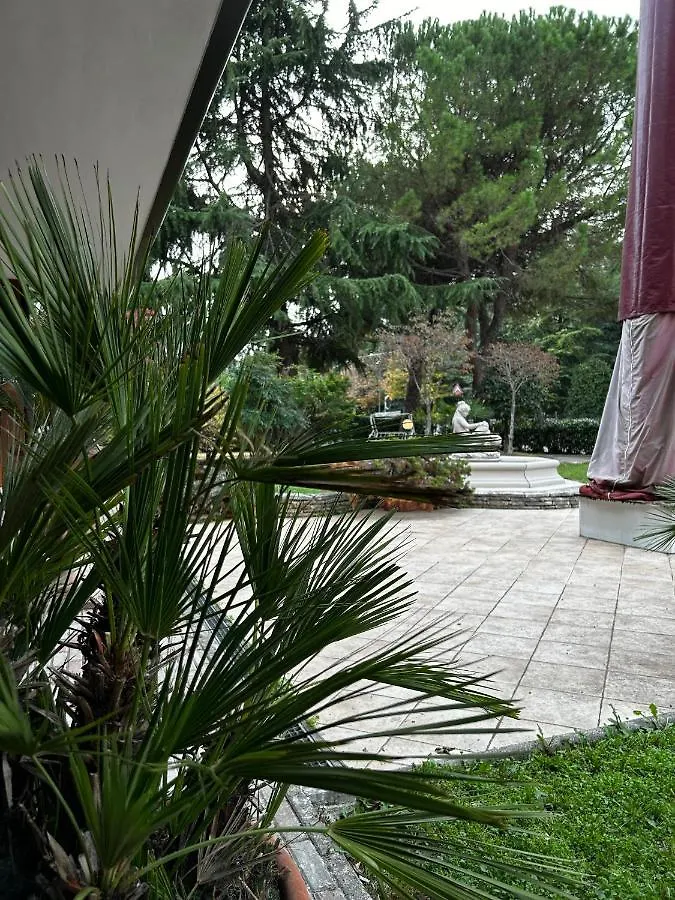 Hotel Rey'S مونتيجروتو تيرمي