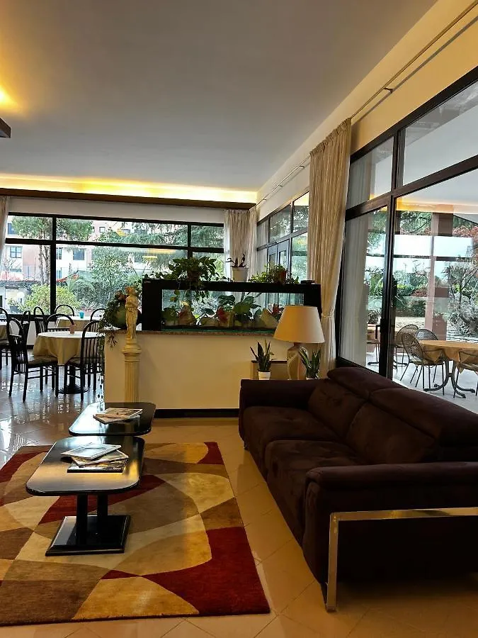 Hotel Rey'S مونتيجروتو تيرمي