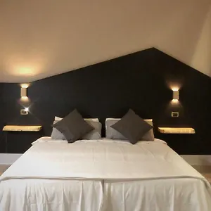 Paris 3*, Roma Italia